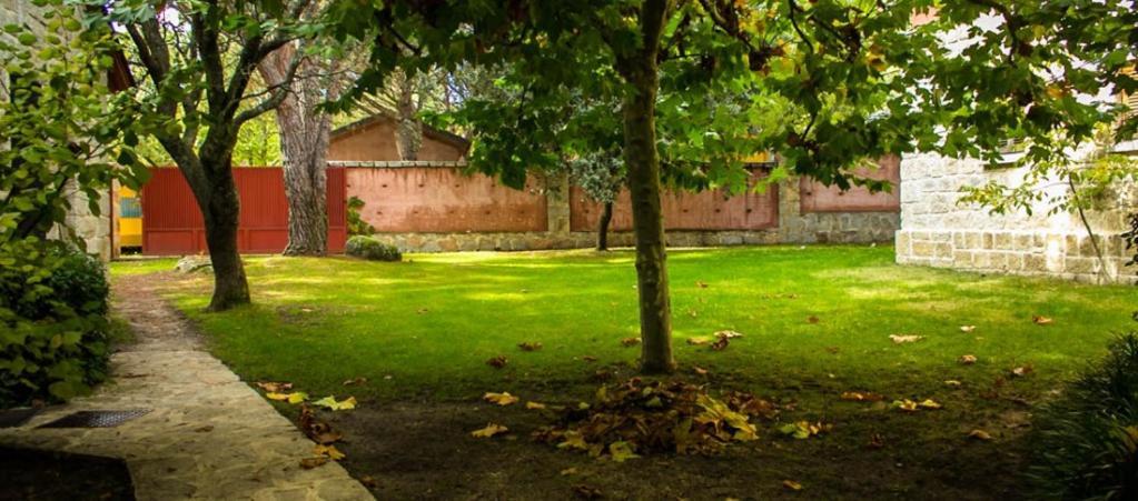 Hotel Sara De Ur La Cabrera Zewnętrze zdjęcie